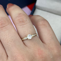 Solitário FLORA em Ouro 18K com Zircônias